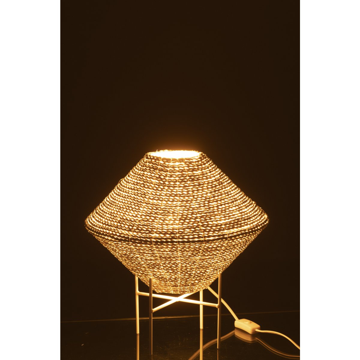 Lampe à suspension J-Line Ufo Raffia sur un fond neutre