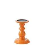 Bougeoir J-Line orange sur une table élégante, ambiance chaleureuse