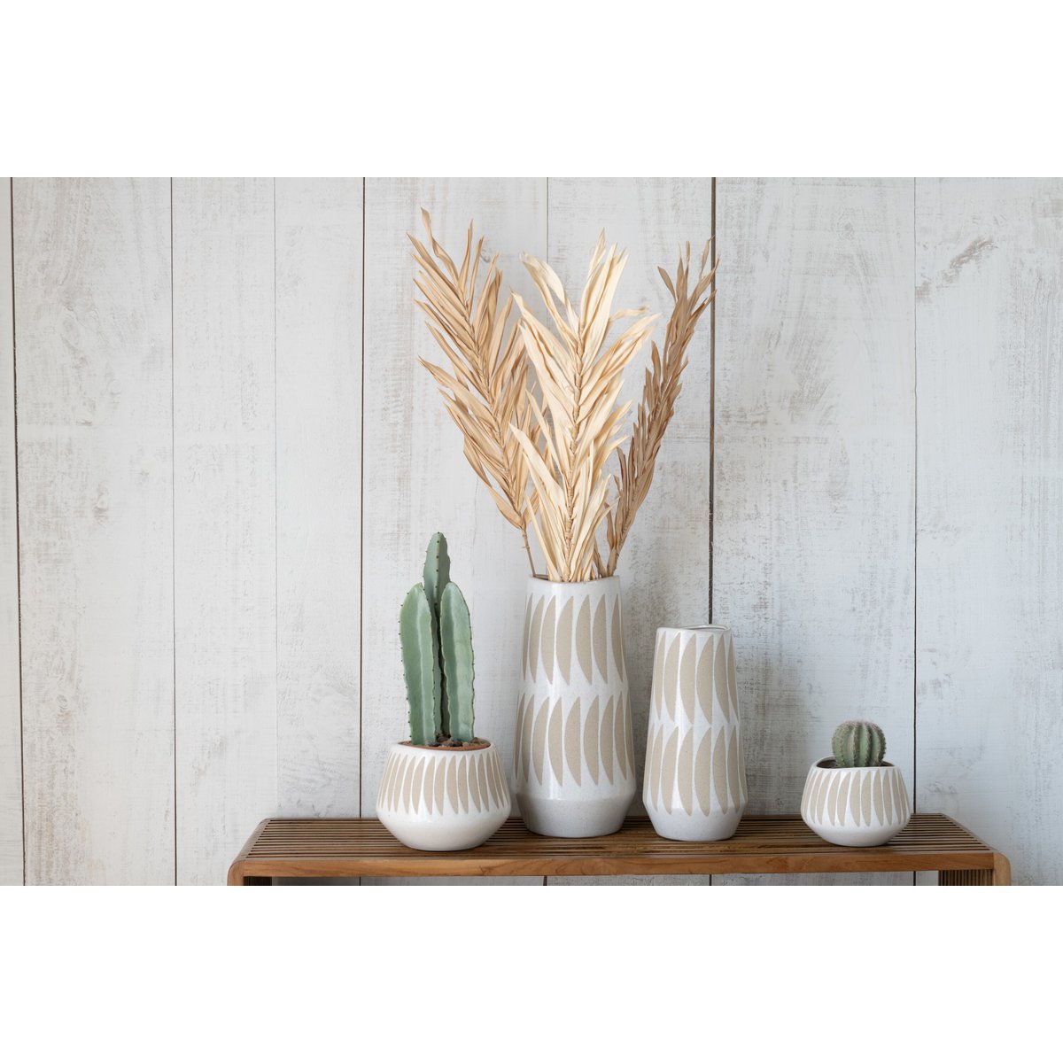 Vase Kai J-Line sur une table moderne, ambiance élégante