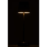 Lampe J-Line Goa sur une table en bois, ambiance cosy