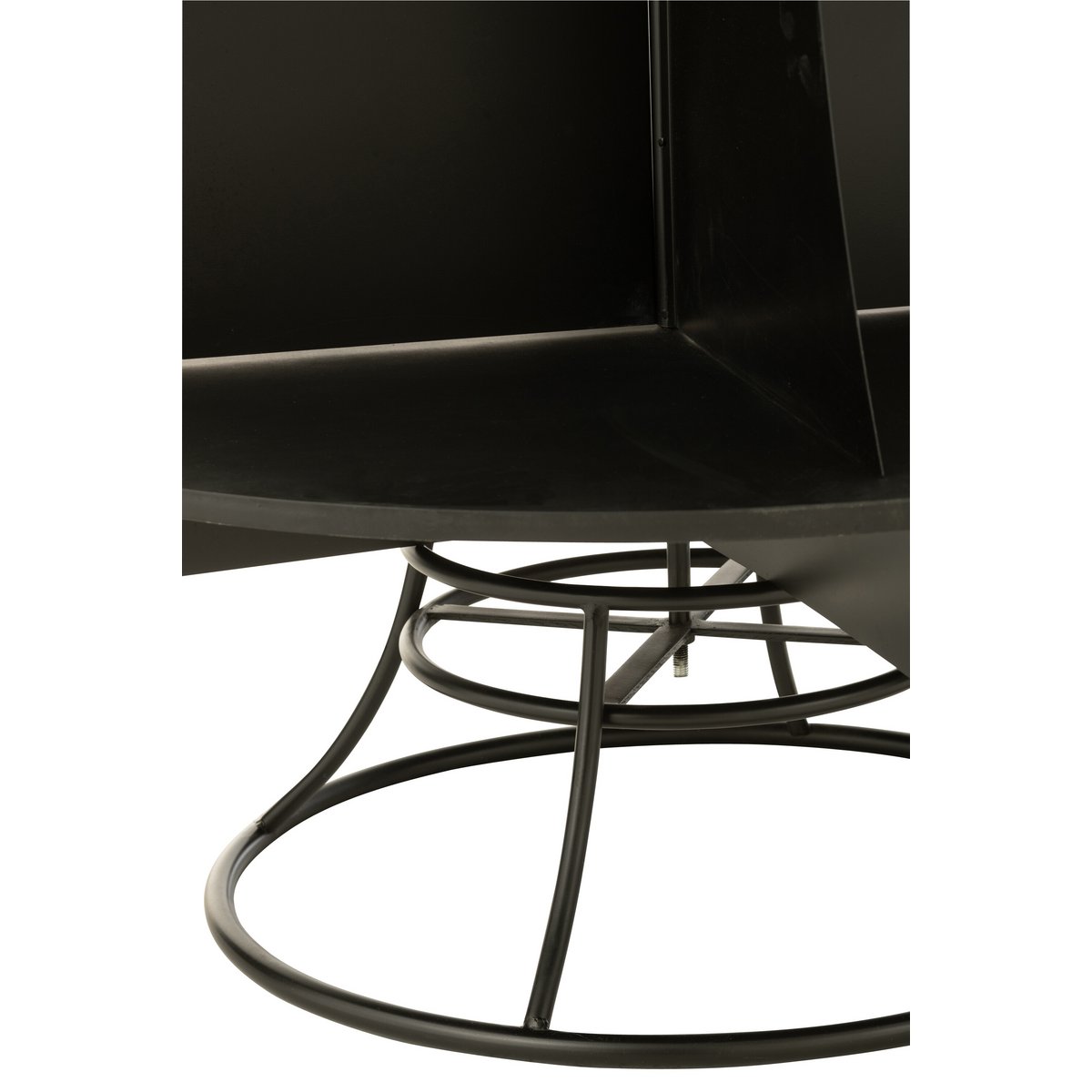Étagère J-Line en métal noir, vue avant avec objets décoratifs