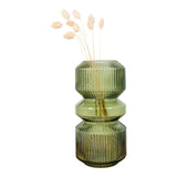 Vase en verre vert, détail du design segmenté