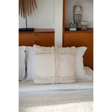 Housse de coussin Nomade sur un canapé élégant