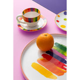 Détail de l'assiette J-Line Stripe montrant la texture de la porcelaine