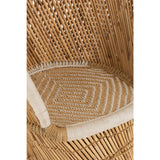 Zoom sur les pieds en rotin de la chaise J-Line