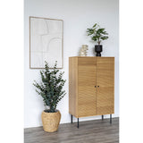 Ambiance scandinave avec la décoration murale Madeline en arrière-plan