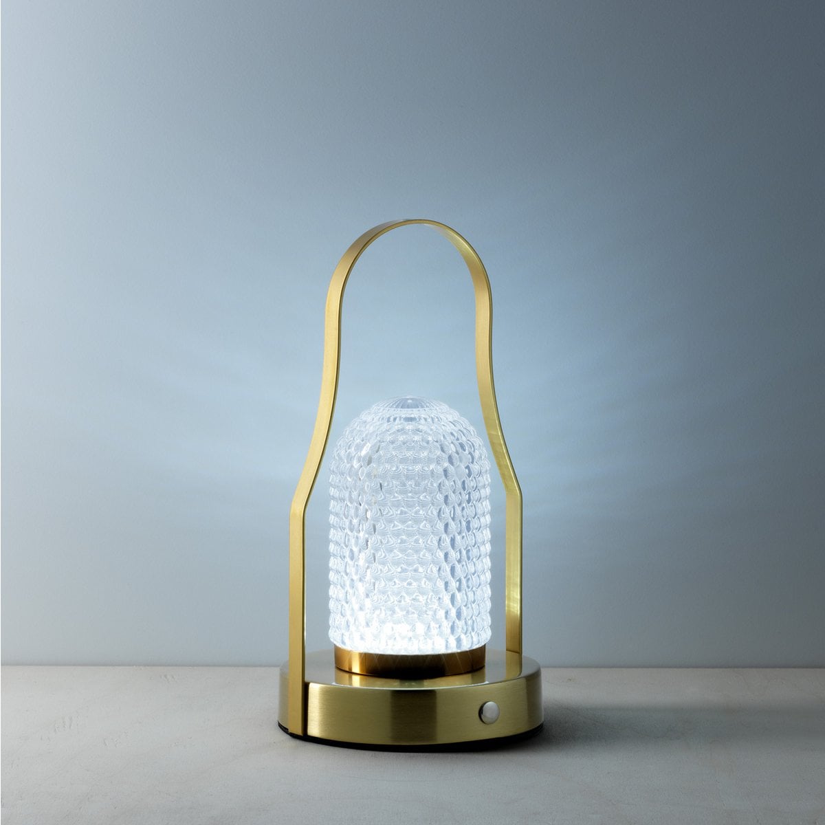 Lampe de table LED Lampuccino allumée, ambiance chaleureuse
