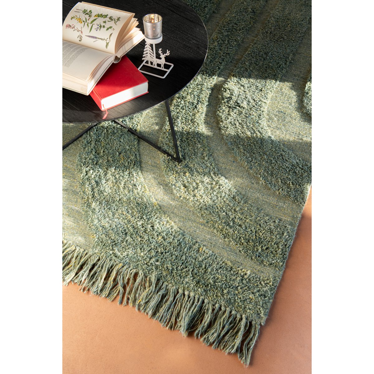 Tapis J-Line dans un salon moderne, ambiance scandinave