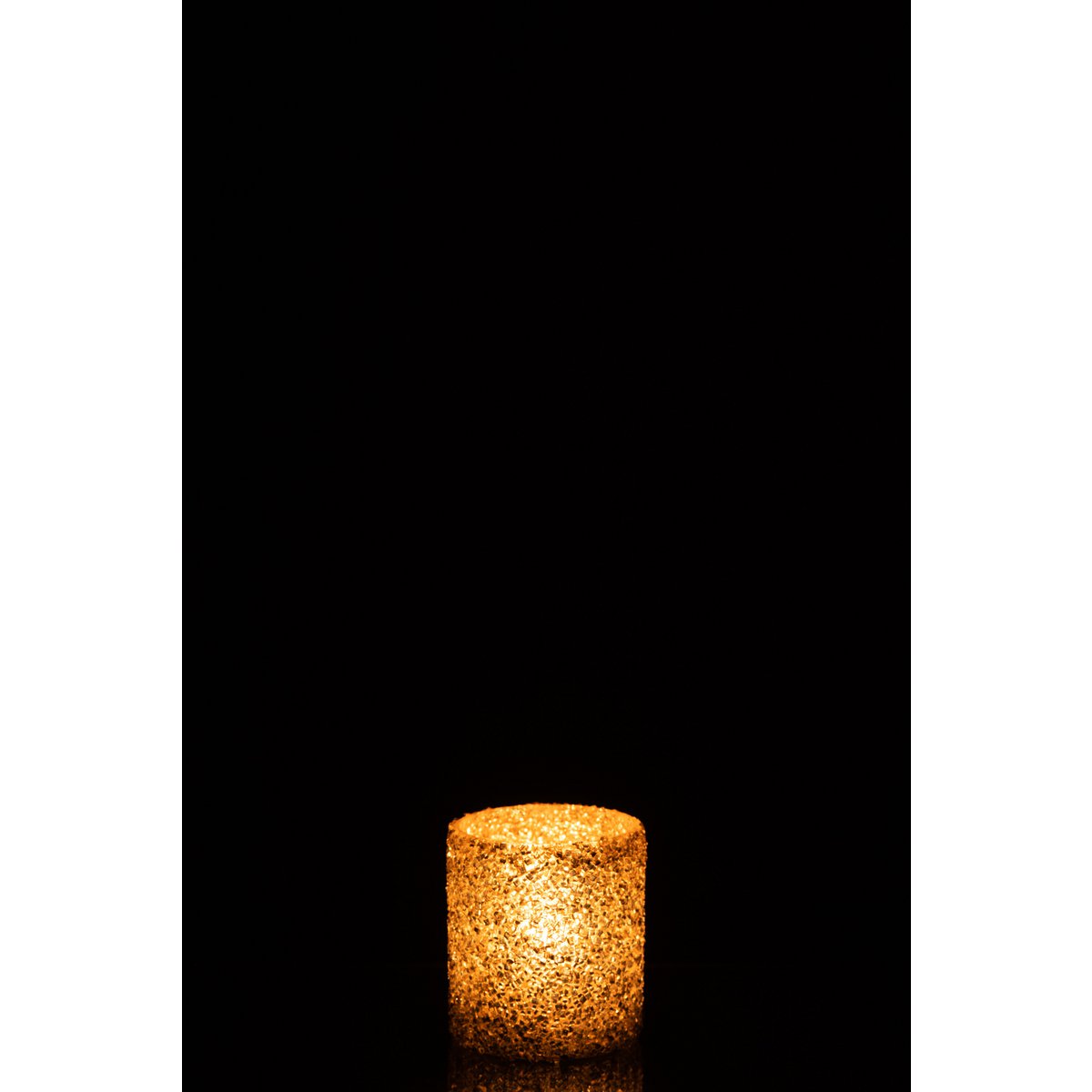 Bougeoir J-Line Cylindre Perle sur une table décorée, ambiance chaleureuse