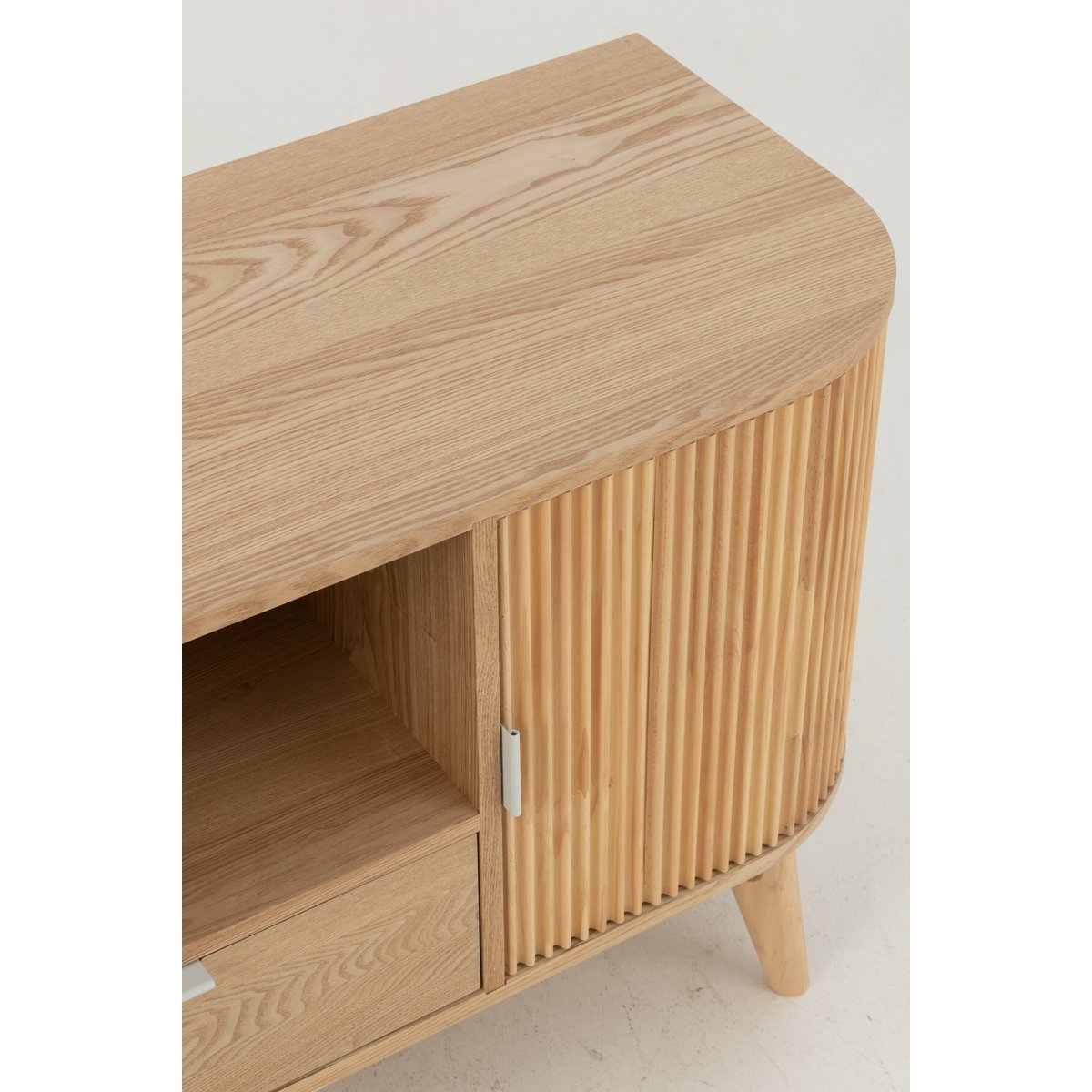 Armoire J-Line Round ouverte montrant l'espace de rangement
