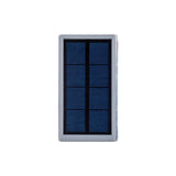 Détail de la guirlande lumineuse Cadena, mettant en avant le panneau solaire