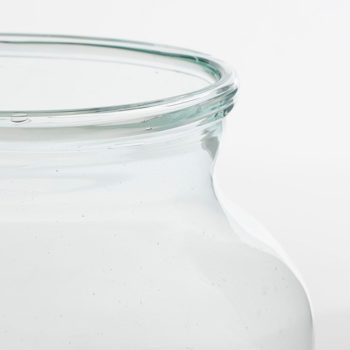 Détail du vase Vienne, finition artisanale en verre