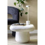 Table d'Appoint Roca avec des objets décoratifs, illustrant son usage fonctionnel.