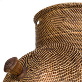Panier à linge colonial en rotin avec jouets à l'intérieur