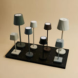 Lot de 8 lampes de table rechargeables moka brun avec station de recharge