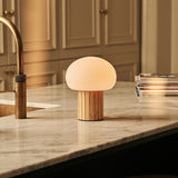 Lampe à poser rechargeable en bois clair