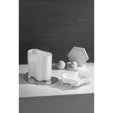 Détail du design organique du bol en verre blanc