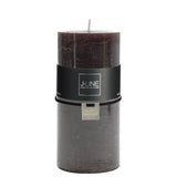 Gros plan sur la texture de la bougie J-Line, couleur noire intense