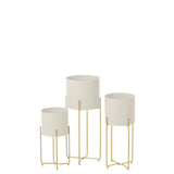 Ensemble de 3 pots de fleur J-Line dans un jardin moderne