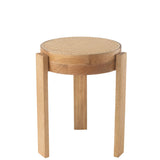 Détail du tabouret J-Line Kruk Pune en bois naturel, mettant en avant la texture