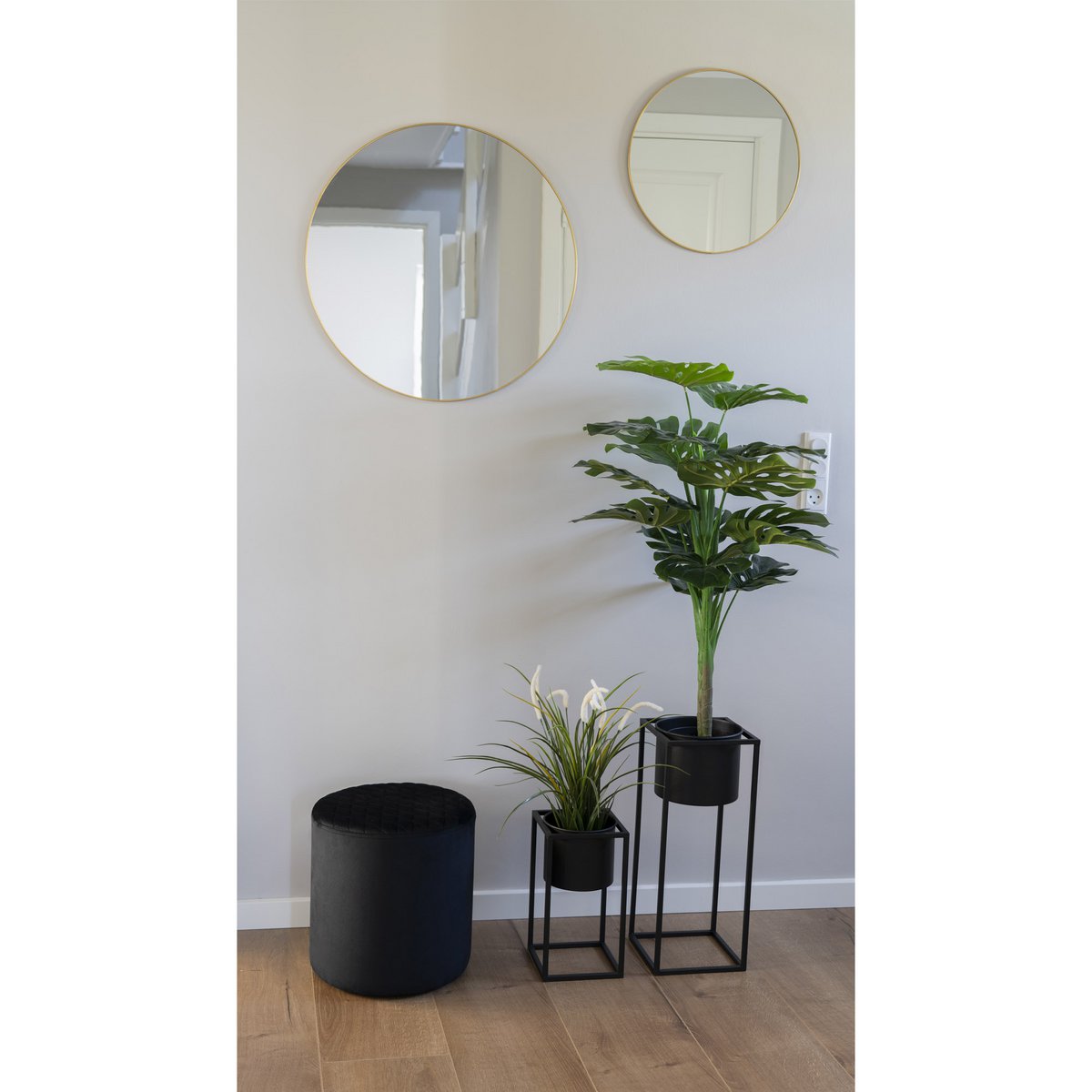 Pots Marla avec finition moderne en acier noir