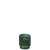 Bougie parfumée J - Breeze en cèdre vert sur fond neutre