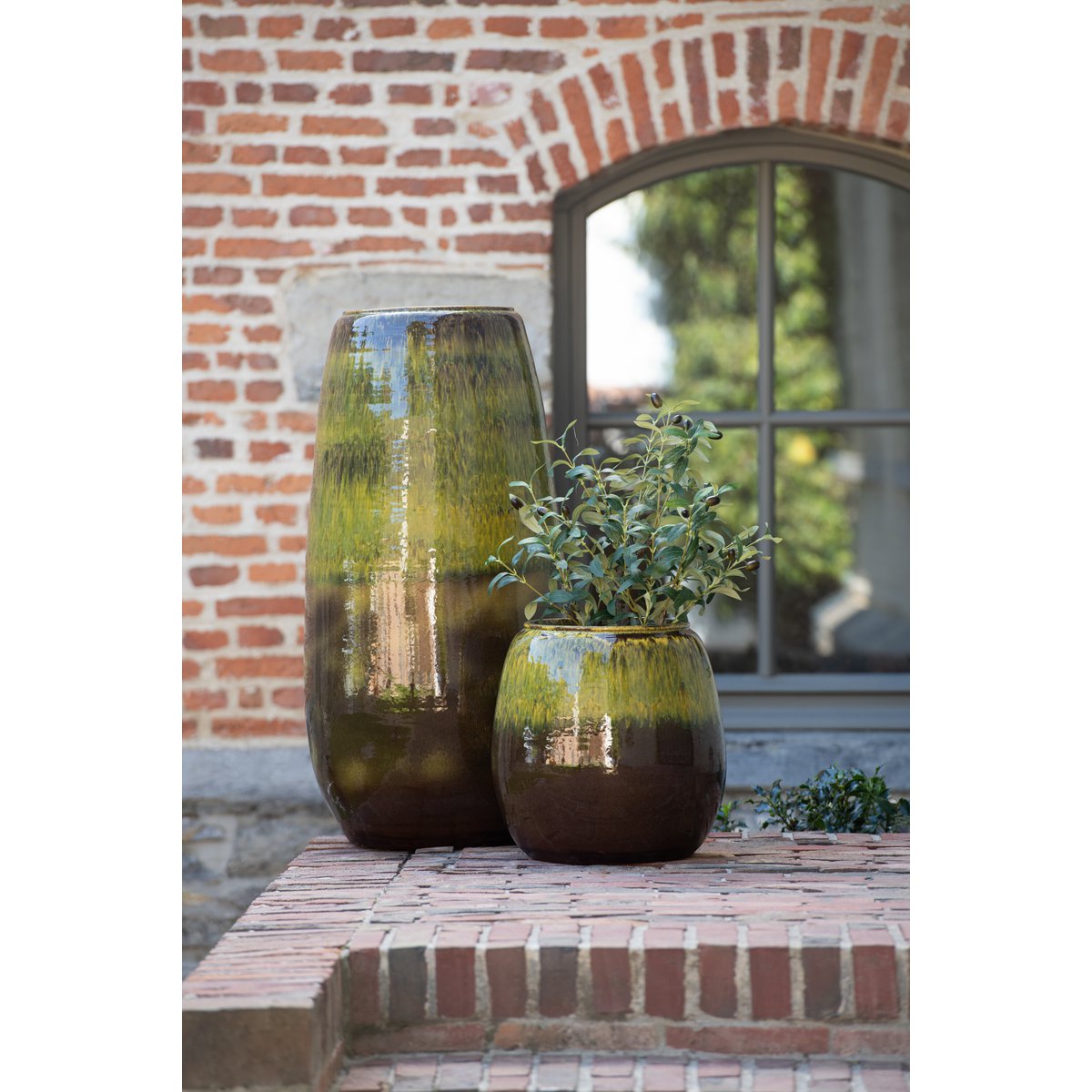 Vue rapprochée du vase vert J-Line, détails de texture céramique