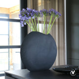 Vase Machala incliné en métal noir
