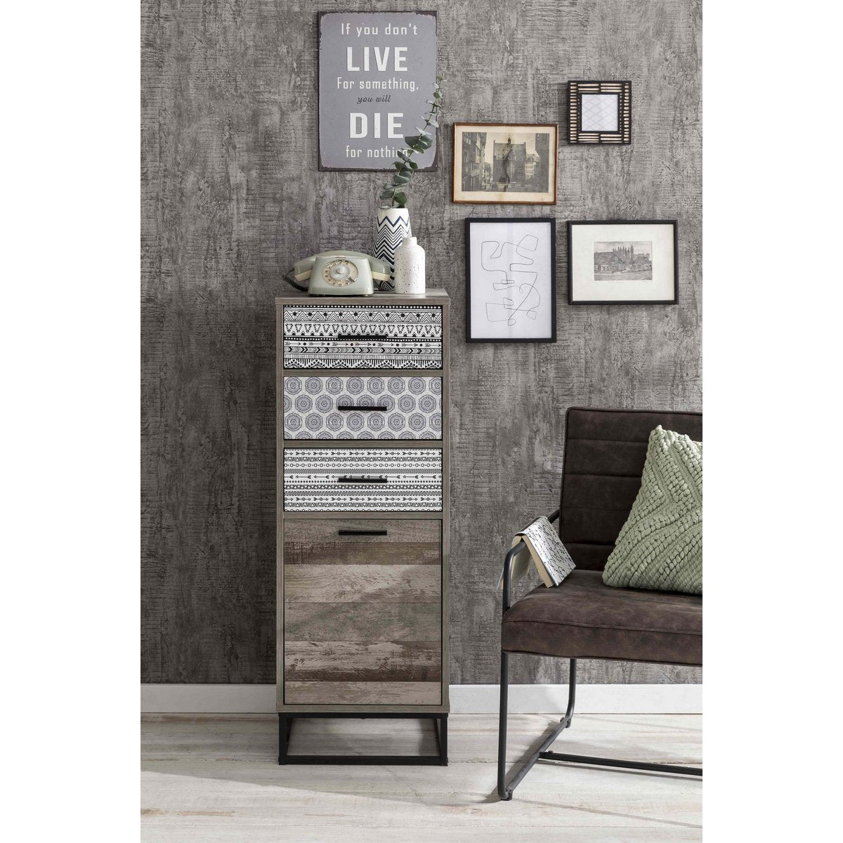 Commode en bois intégrée dans une chambre contemporaine