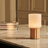 Lampe à poser rechargeable en bois marron clair