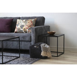 Gros plan sur la texture douce du tapis Havana en polyester chenille
