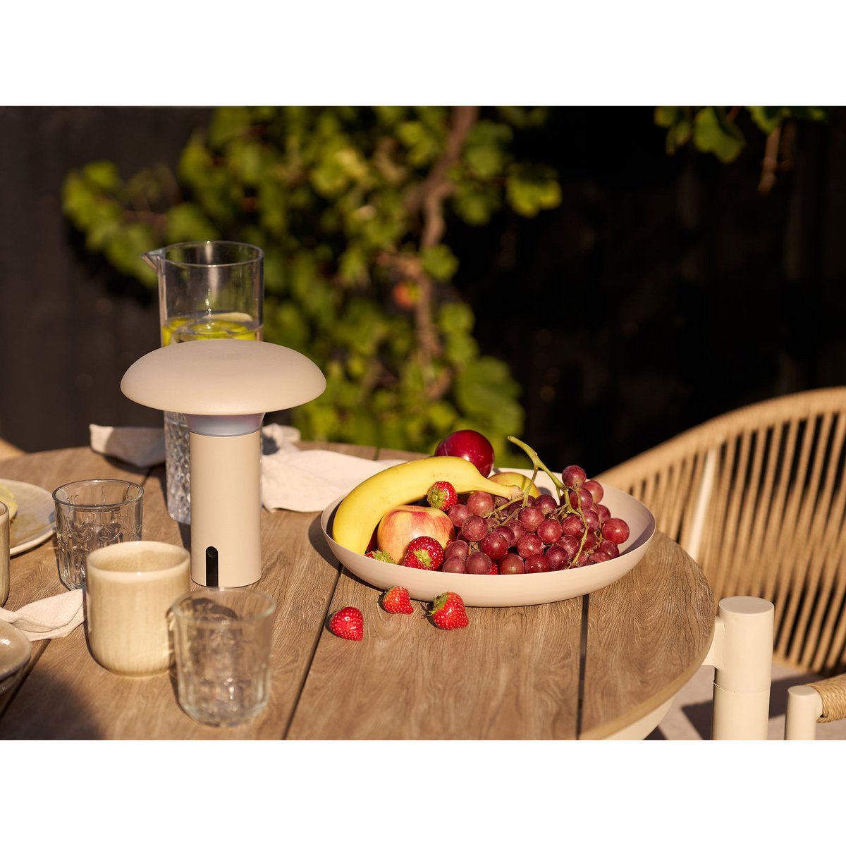 Lampe LED Ramsey beige, détail du matériau en acier