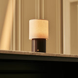 Lampe à poser rechargeable en bois marron foncé