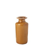 Détail du Vase Nova J-Line en porcelaine mustarde, mise en scène élégante