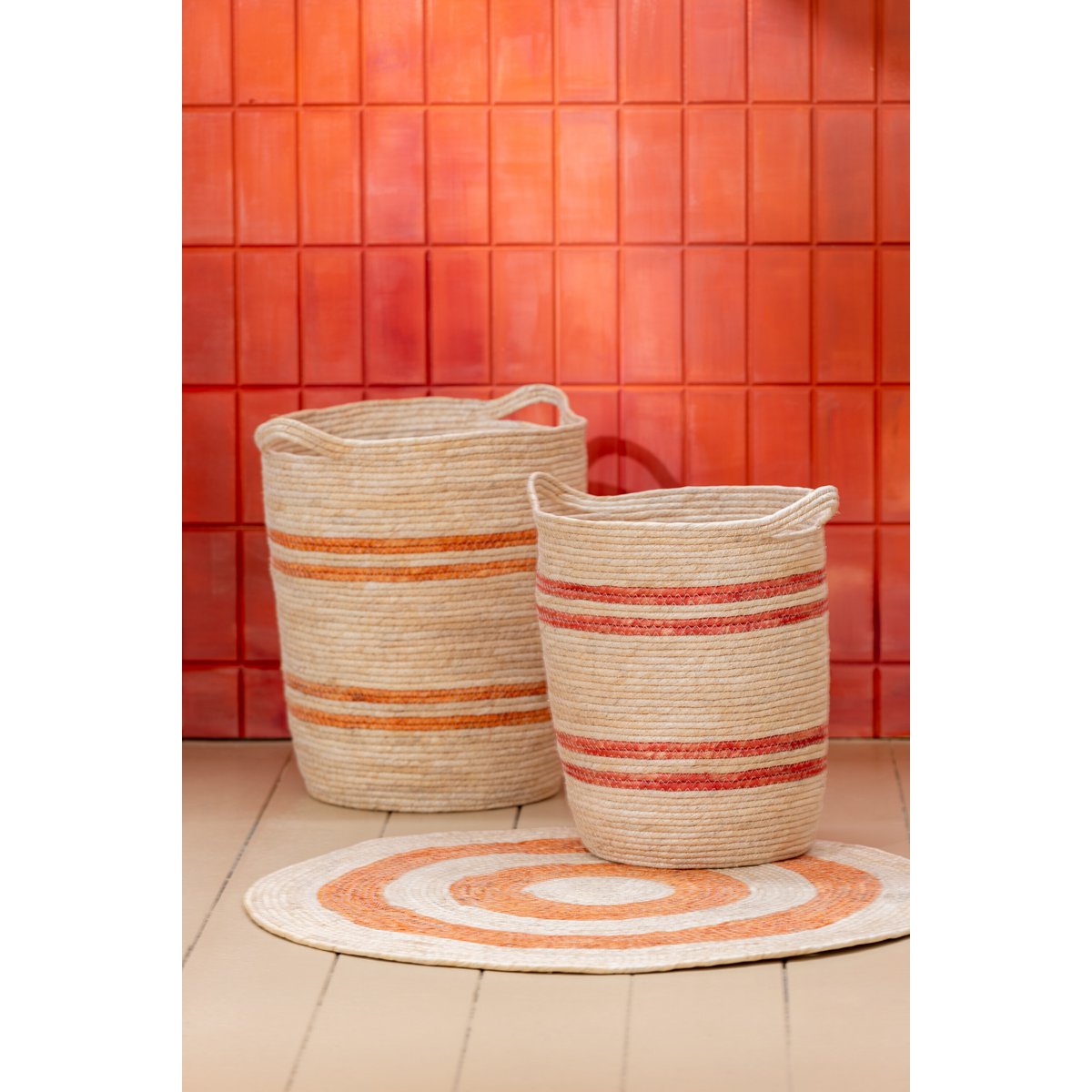 Détail des rayures du panier J-Line en maïs naturel et orange