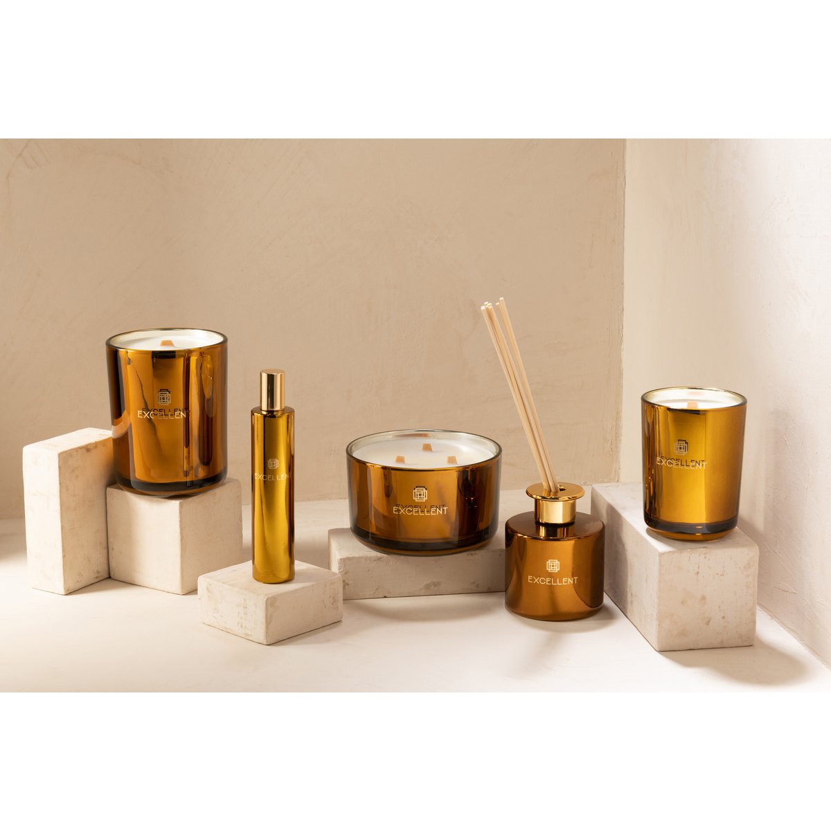 Bougie parfumée J-Line Excellent en verre ocre, vue de face