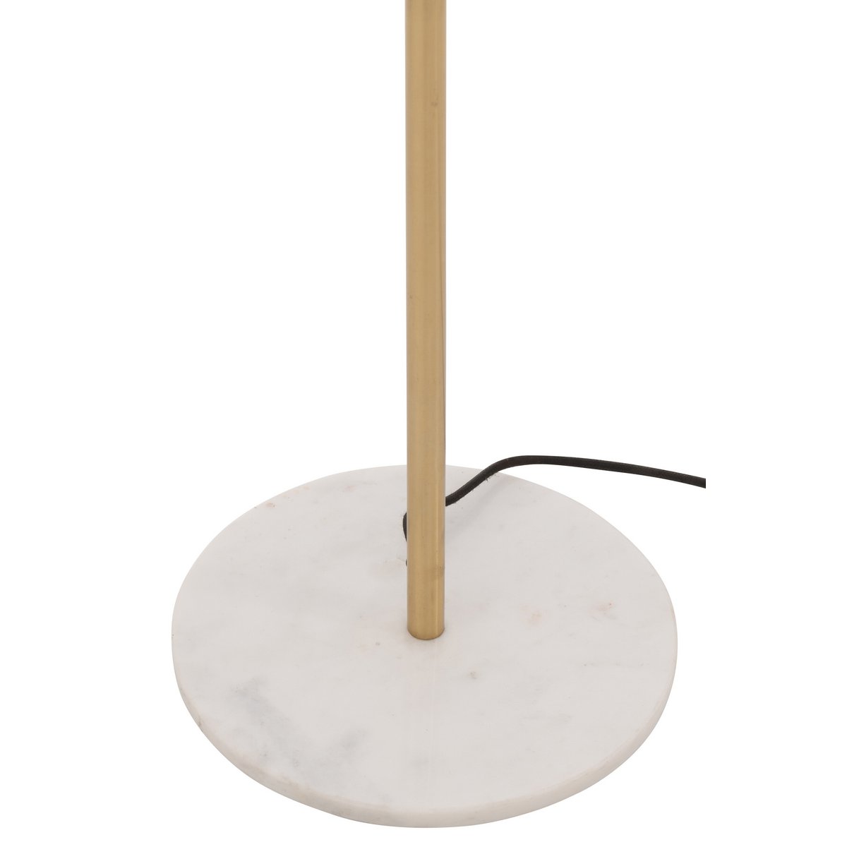 Gros plan sur l'abat-jour doré du lampadaire J-Line