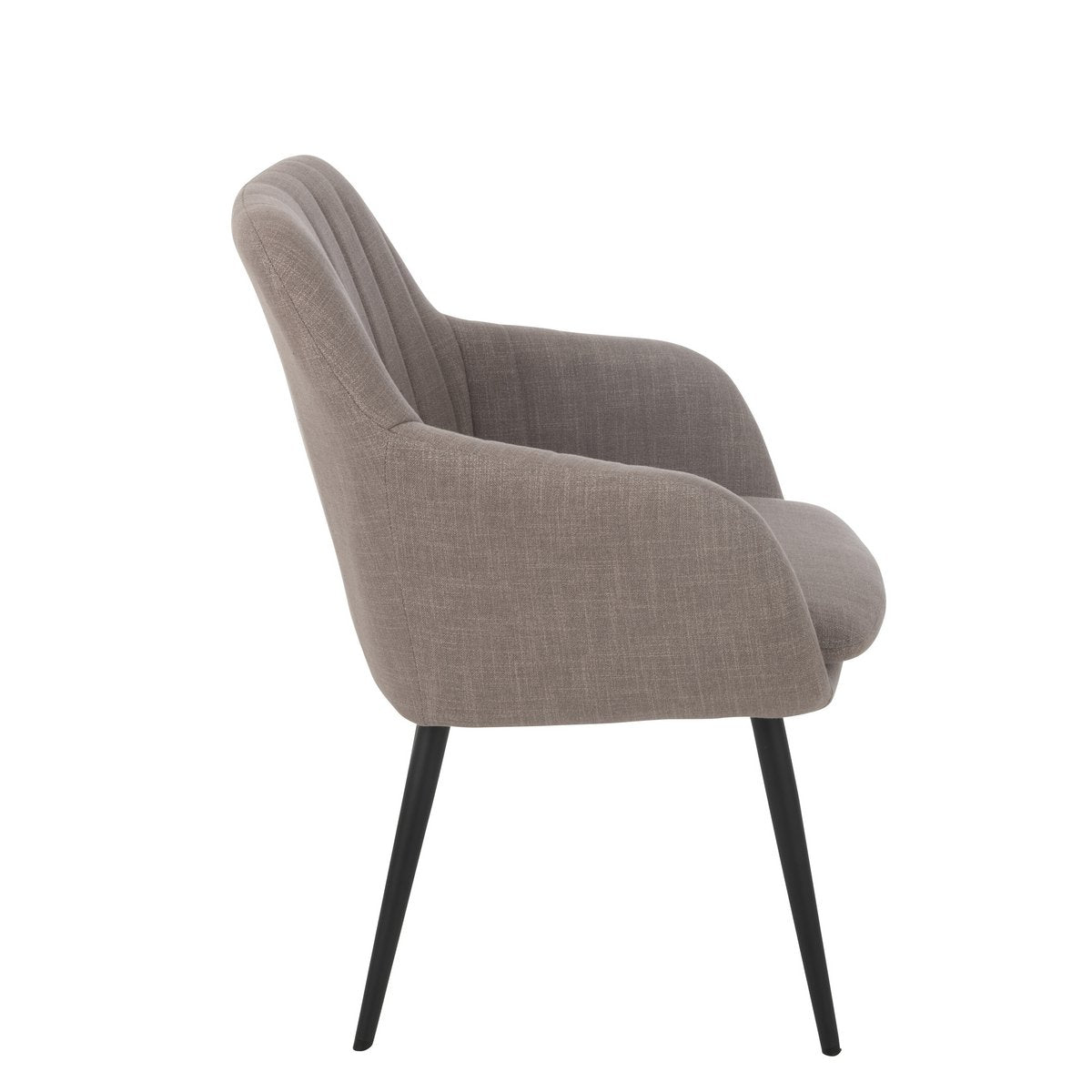 Chaise Miles J-Line dans un salon moderne, ambiance chaleureuse