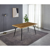 Table à manger Moebilia dans un intérieur moderne, mise en scène
