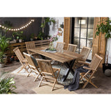 Table en bois et métal dans un jardin d'hiver