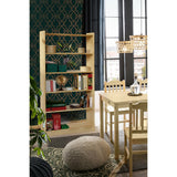 Bibliothèque scandinave dans un salon moderne
