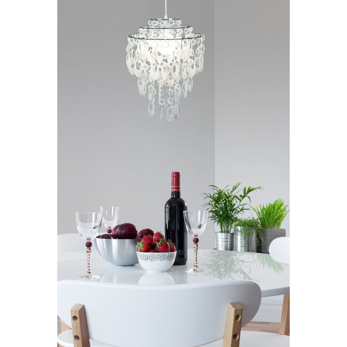 Pendante décorative "Lina" en chrome et perle, lustre moderne en métal et en plastique, avec socket E27, pour salle à manger, salon, couloir ou bureau, 50 cm de haut Ø32 cm