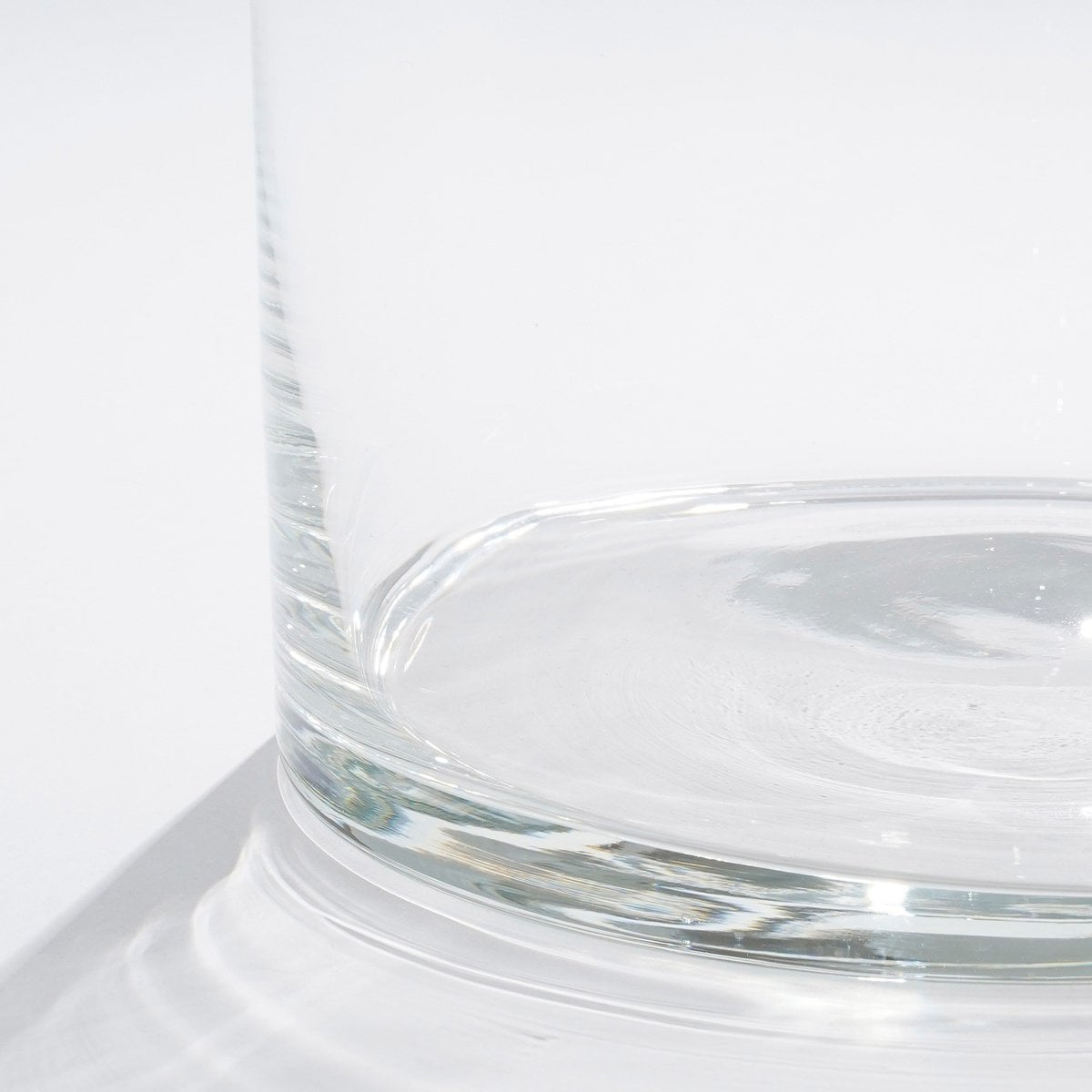 Vase Carly Transparent - Mise en scène décorative dans un intérieur chic
