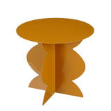 Détail de la table d'appoint Rafi montrant la couleur marron profonde