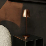 Lampe de table nervurée en cuivre Maya