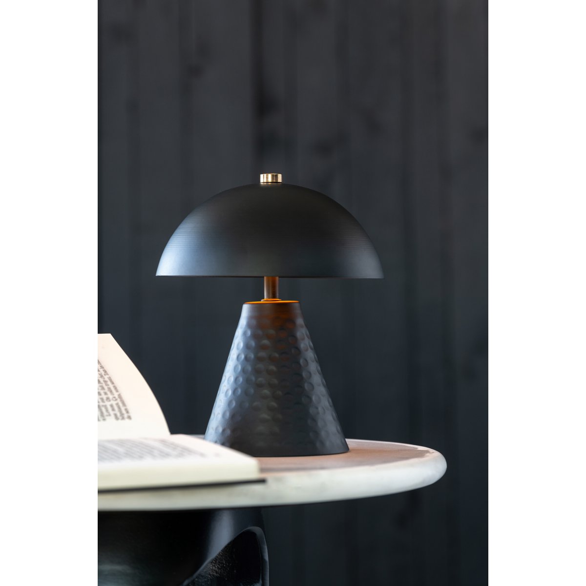Détail du matériau en métal de la lampe J-Line Mushroom