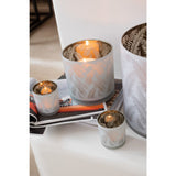 Lanterne J-Line Leaf posée sur une table, style contemporain