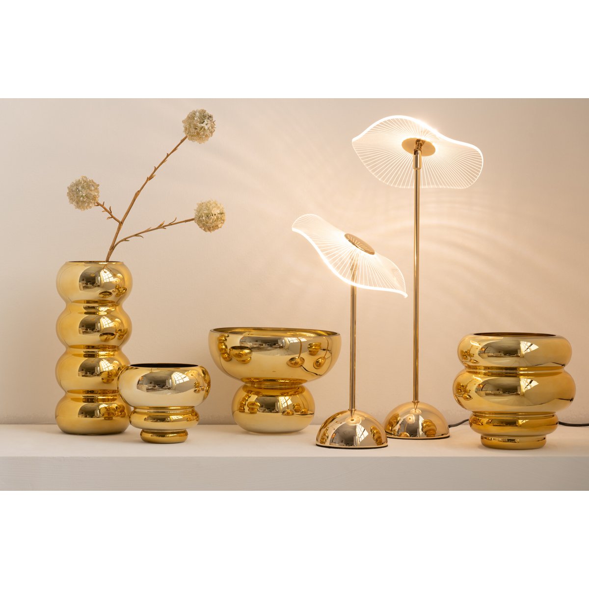 Lanterne J-Line Windlight en situation dans un salon moderne