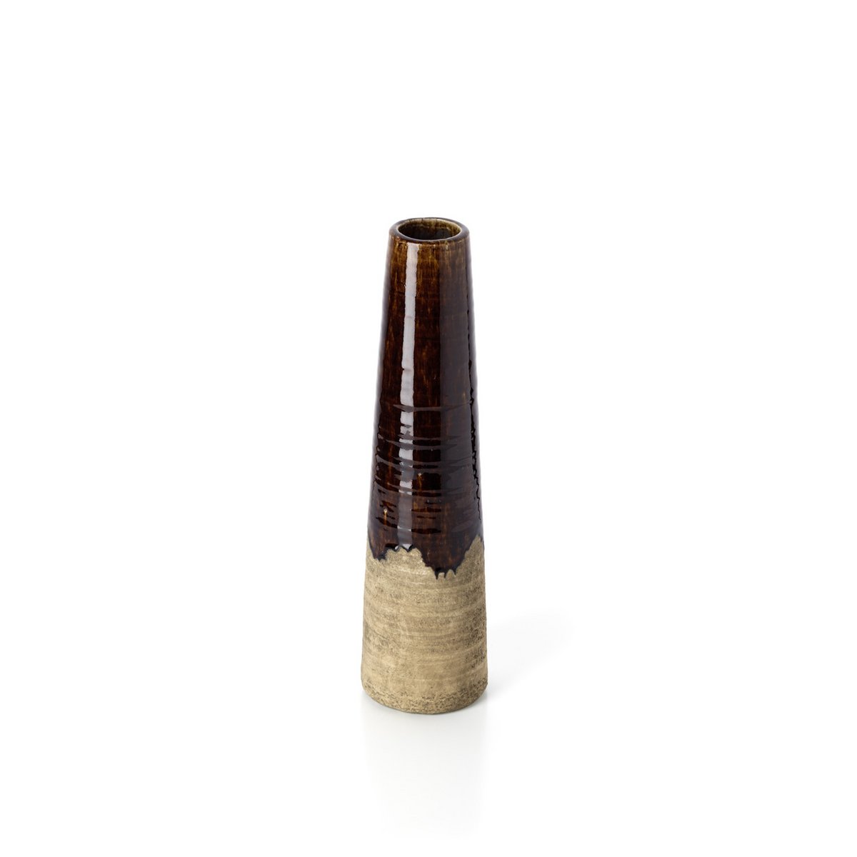 Détail du Vase Cône Ambré, mettant en avant sa texture artisanale et sa finition unique.