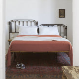 Détail du tissu en nid d'abeille du coussin Tana Blush